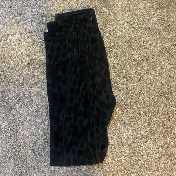 victoria secret black leopard print leggings size xs - Picture 2 of 5